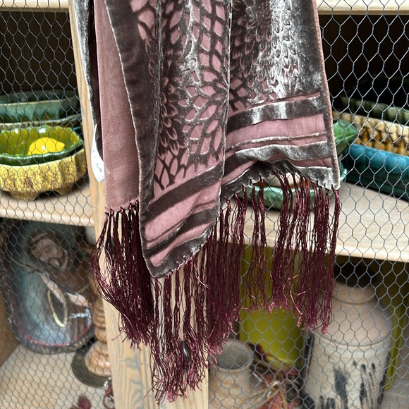 Vintage Oscar de la Renta Rayon Silk Scarf with Fringe - Picture 4 of 16